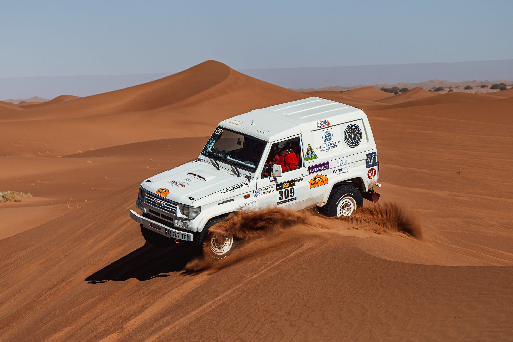 Terre et Dunes Aventures soutient l'AFPric lors du Carta Rallye.