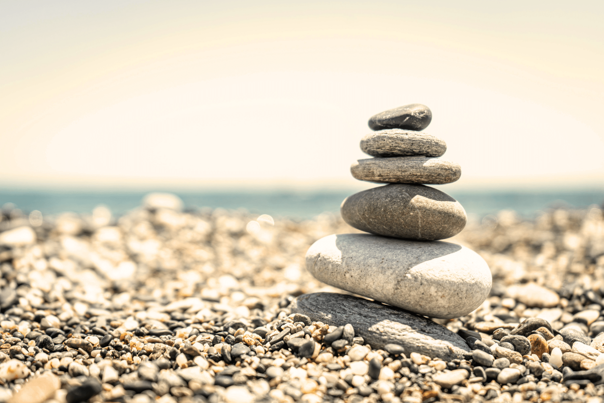 Maladies associées au rhumatisme inflammatoire chronique représentées par un pile de cailloux