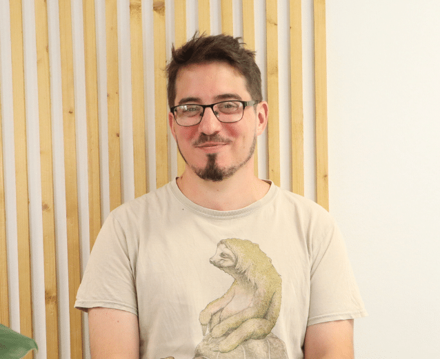 Portrait de Lucas, atteint d'arthrite juvénile idiopathique, qui livre son impression sur la vidéo à propos de la création de l'AFPric